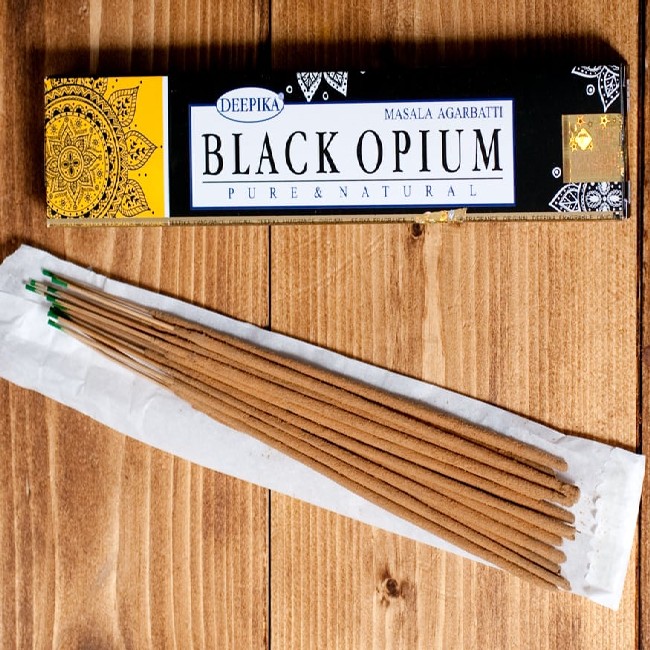 Deepika Tütsü Black Opium 15 G
