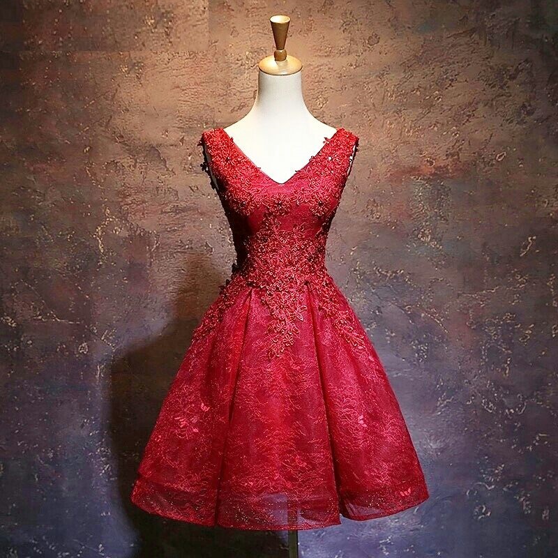 V Yaka Güpürlü Taş İşlemeli Tül Kırmızı Elbise